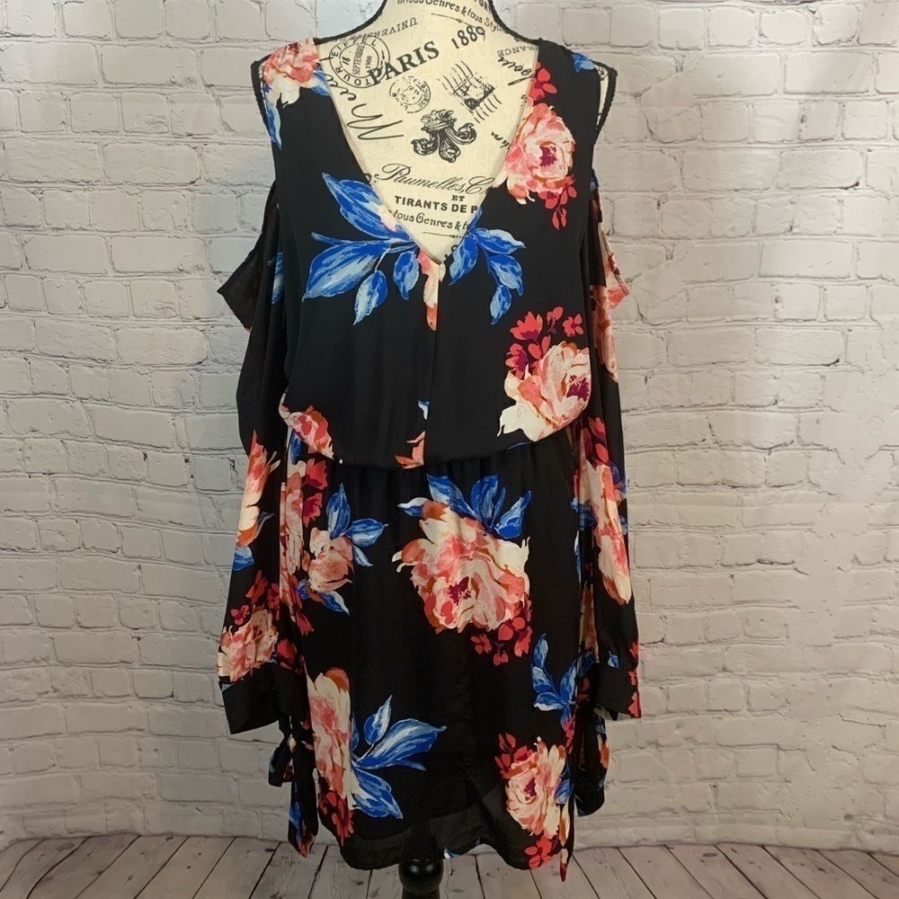 Charles Henry / Cold Shoulder Dress / Size medium